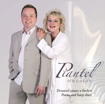 A smiling man and woman pose together beside a faint harp, with the title “Piantel” in large script.